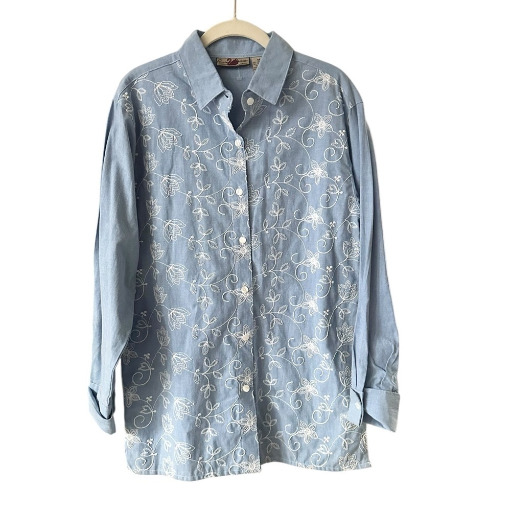 Women’s Western Embroidered NWT Chambray Denim Blue Button Dow…